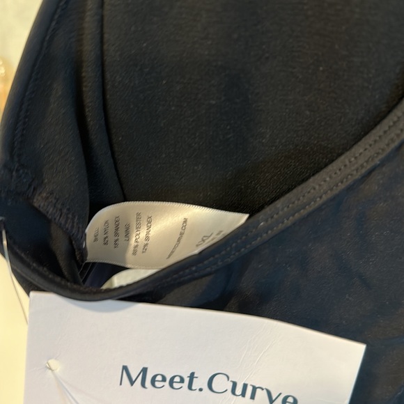 BNWT Swim top with mesh insert and double back clasp closures - Picture 5 of 5